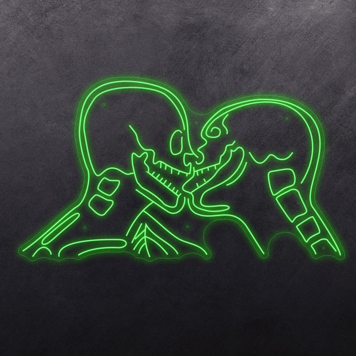 Skulls kissing
