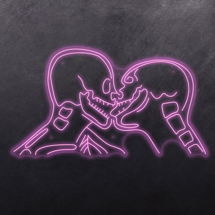 Skulls kissing