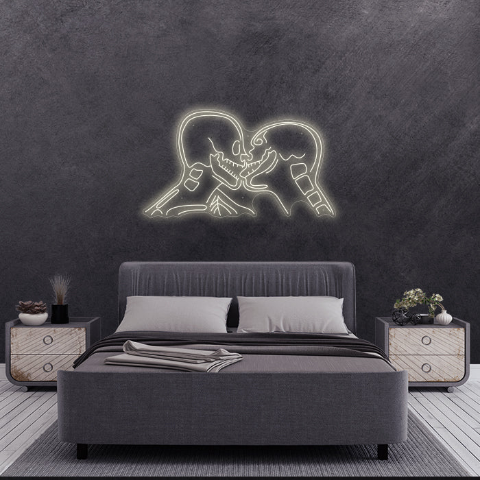 Skulls kissing
